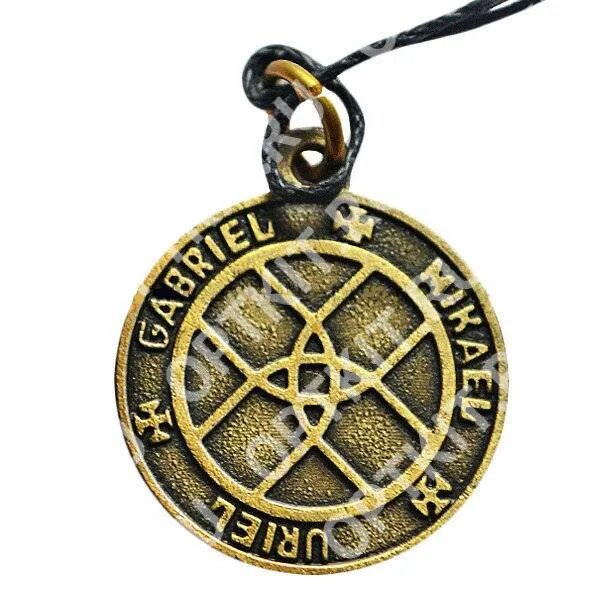 Сильный оберег за детей. Amulet пентакль счастья. Пентакль счастья амулет трех Архангелов. Золотой пентакль Соломона. Талисманы обереги амулеты.