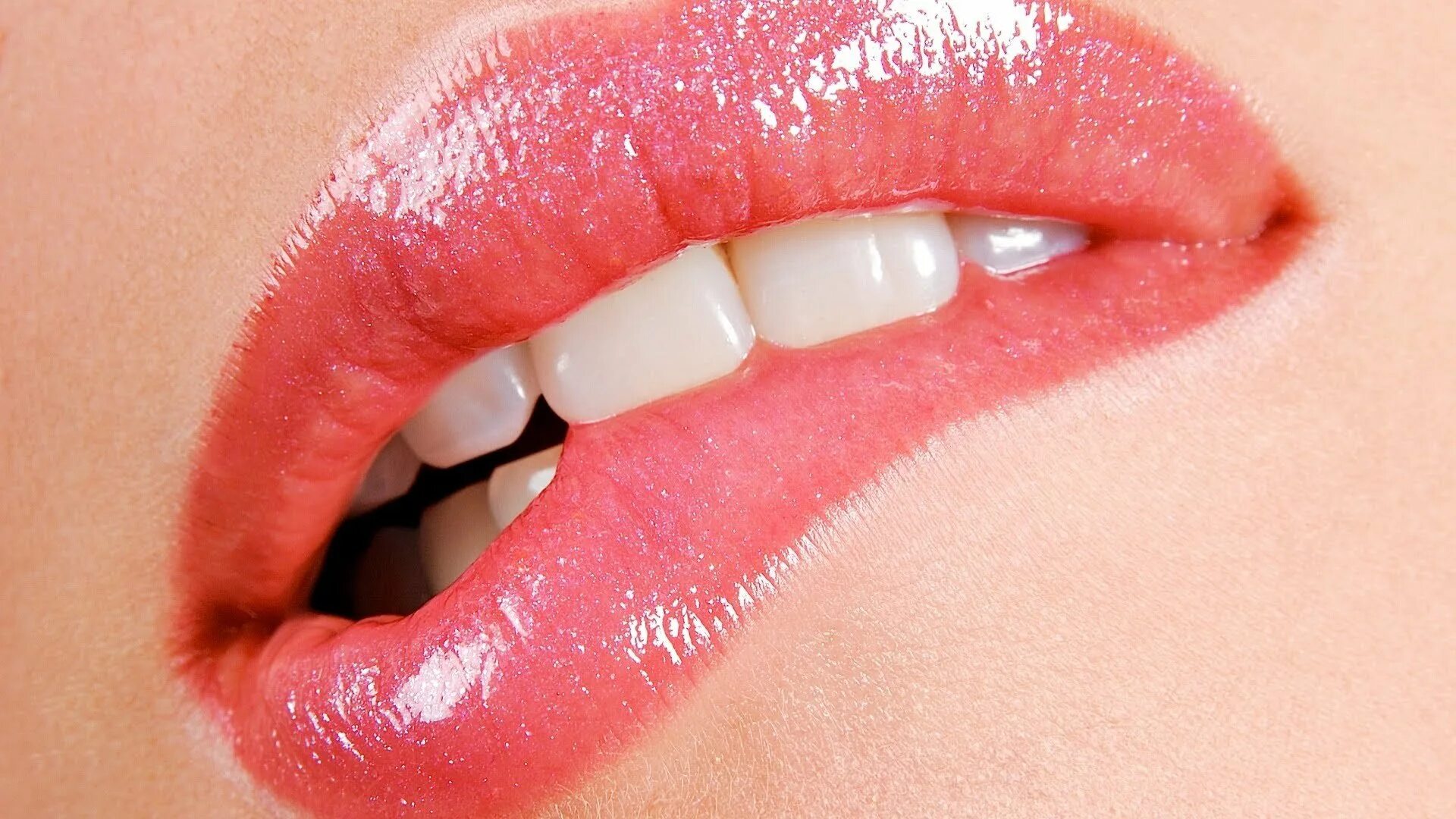 Lip biting. Красивые губы. Женские губы. Красивые губки. Красивые женские губы.