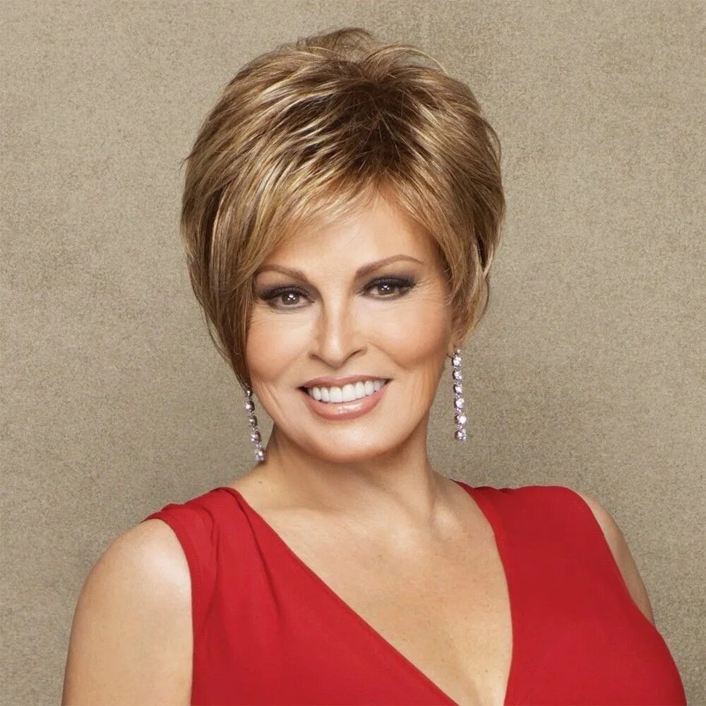 Стрижки для женщин 50 лет без укладки. Джейн фонда фото 2022. Стрижки для женщин. Пикси-боб стрижка 2022 на короткие волосы для женщин после 40. Стрижка боб каскад после 50 лет.