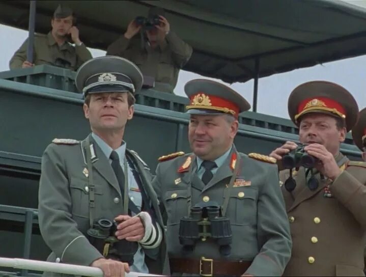 Генерал нна ГДР. Офицер нна ГДР. Офицеры Offiziere ГДР. Офицеры ГДР 1986.