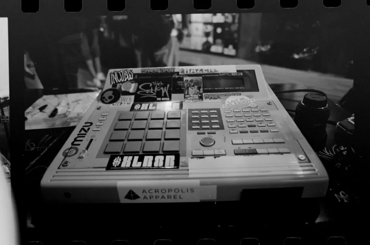 Олд скул бит. Akai mpc rap. битмейкинг. музыкальная аппаратура битмейкер. драм машина арт.