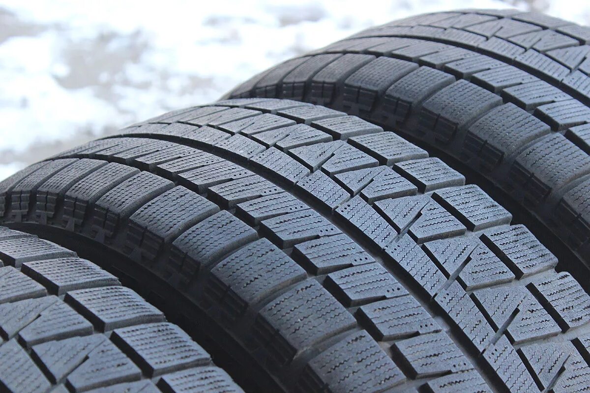 Бриджстоун омск. Bridgestone lm 25 runflat. Bridgestone playz px ii. 235/45r18 bridgestone turanza er33 94y. Bridgestone 195/65r15 vrx европейские индексы.