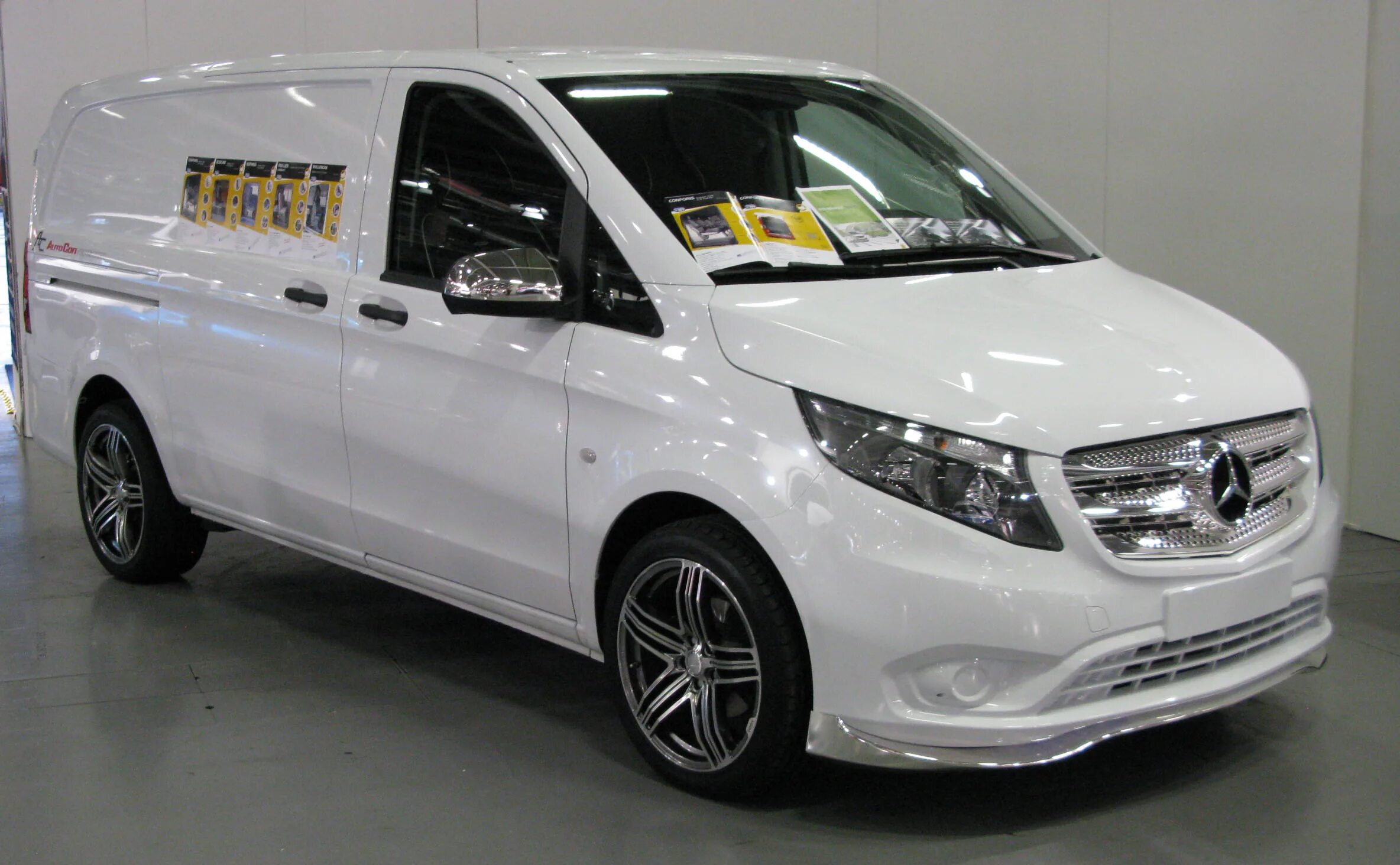 Вито лайф. Мерседес вито 2015. mercedes benz vito tuning. mercedes-benz vito 3 tuning. мерседес вито 2015 в обвесе.