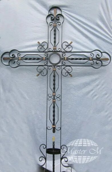 Сколько стоит железный крест на могилу. Крест Могильный металлический. Крест Могильный металлический православный. Православный кованый Могильный крест. Крест Могильный Железный.