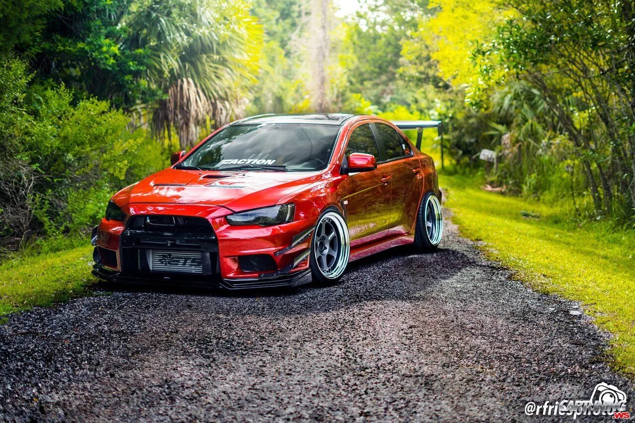 Mitsubishi evo x. Митсубиси Эво 10. Lancer EVO 10. Митсубиси Лансер 10 стенс. Лансер 10 Эволюшн.