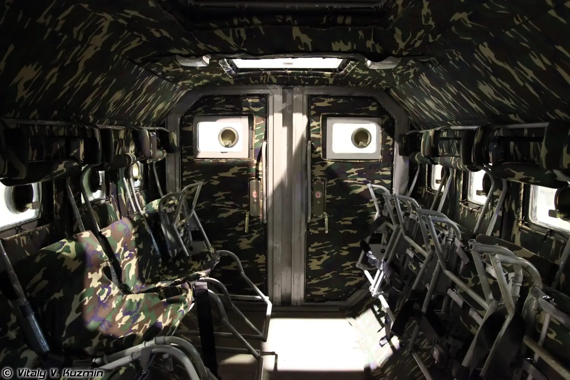 Армата капсула экипажа. Камаз-5320 тайга бронекапсула. Зил-4105 бронекапсула чертежи. Топаз бронеавтомобиль. Прототипы гостиницы.