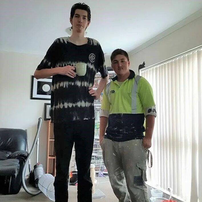 Giant guy. Tallest people 2023. Giant guy Mocks a smaller one. My brother tall me