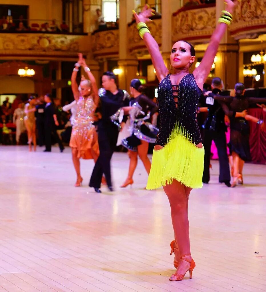 Фестиваль бальных танцев. Блэкпул бальные танцы. Джоанна люнис бальные танцы. Латина соло. Турнир по бальным танцам блэкпул.