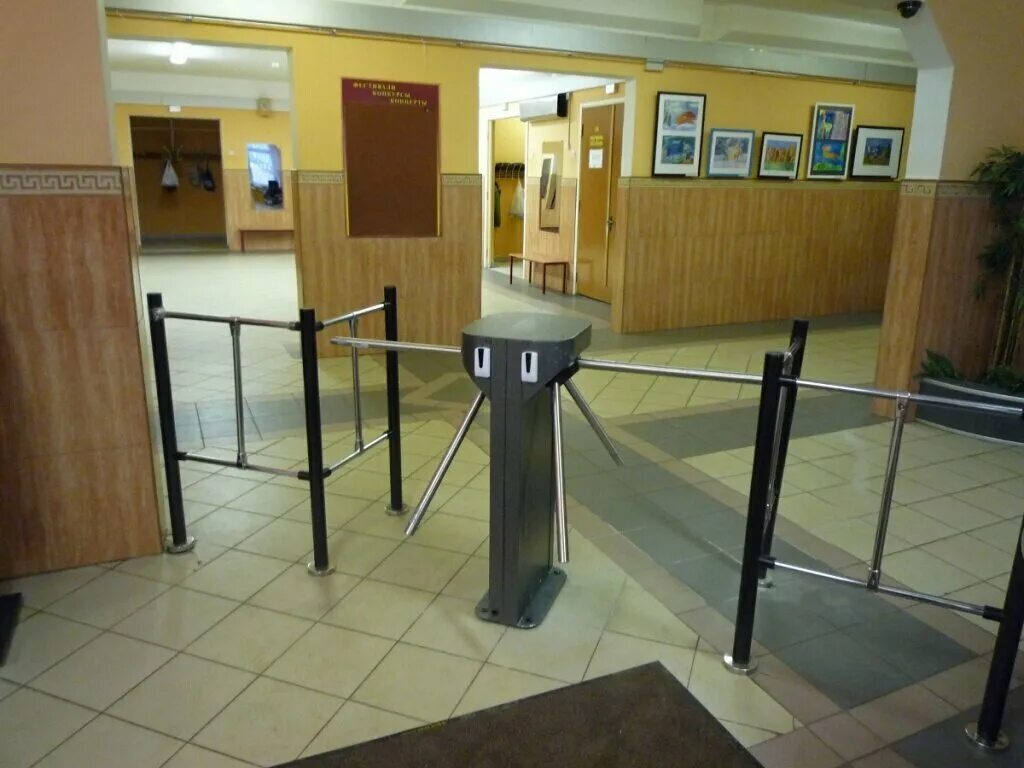 Пройти через проходную
