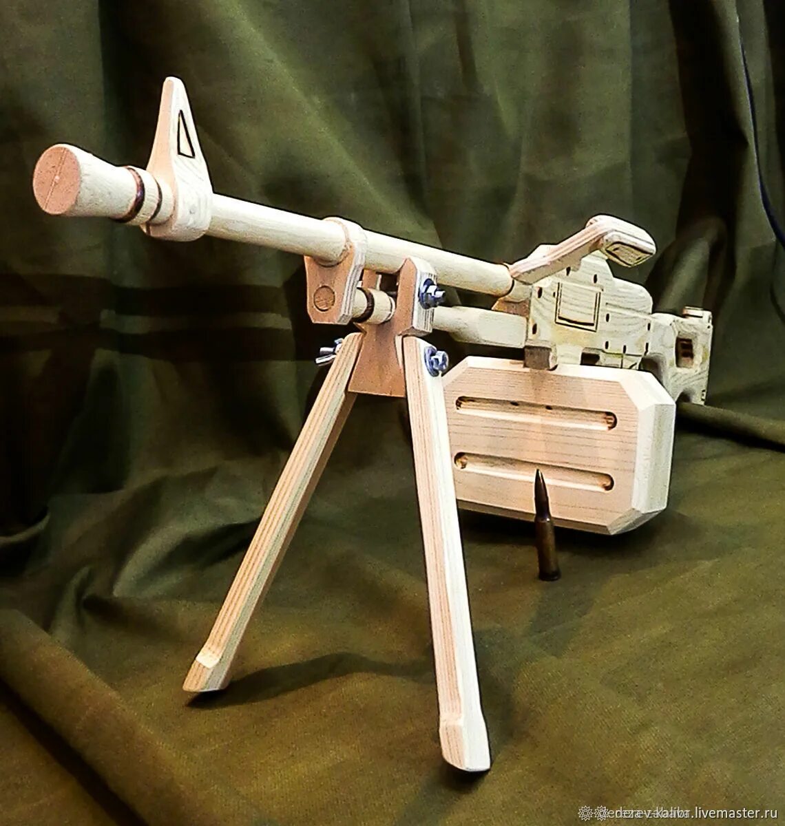 Пулемет из дерева. Деревянный миниган. Миниган пулемет из дерева. Миниган пулемет из дерева. Оружие из дерева пулемет.