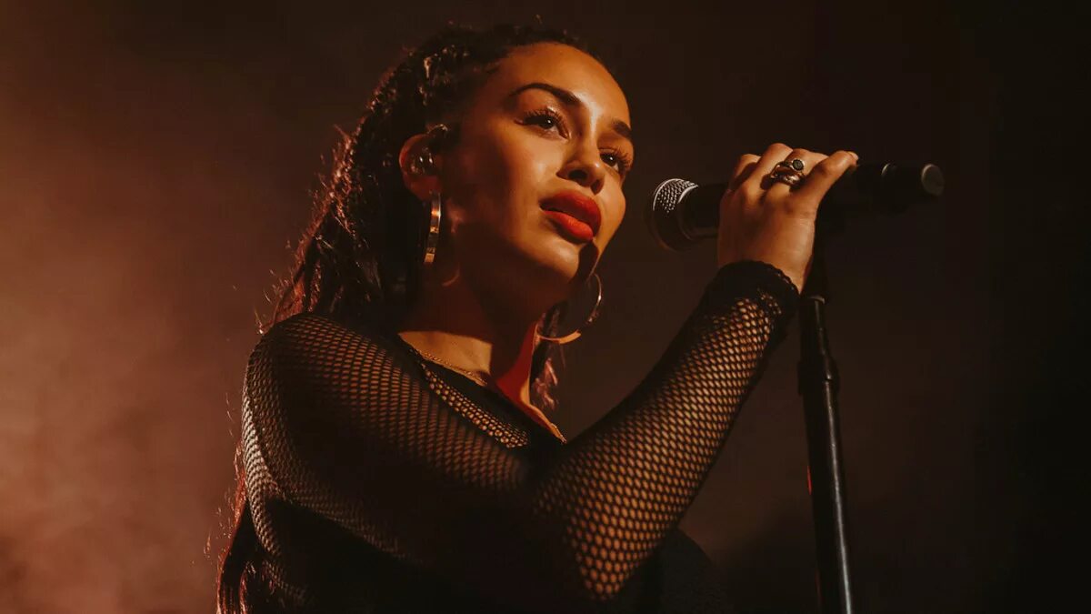 Смит гимн. Jorja Smith. Jorja Smith Жанр. Jorja Smith - Rose rouge. Purple Jorja Smith.