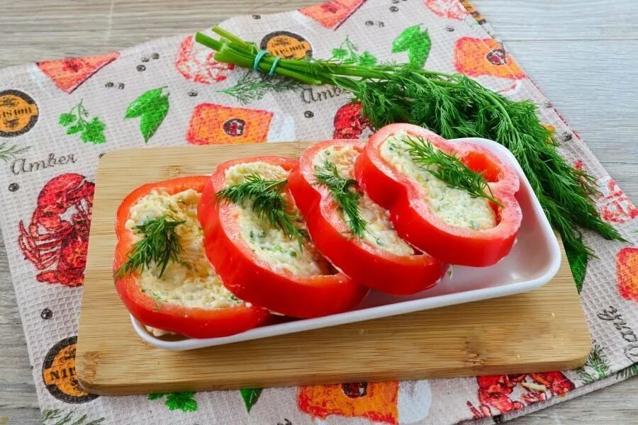 Фаршированный перец закуски. Фаршированный перец закуски. Перец фаршированный яйцом. Болгарскийперец,фаршированый мыром. Фаршированный перец закуски.