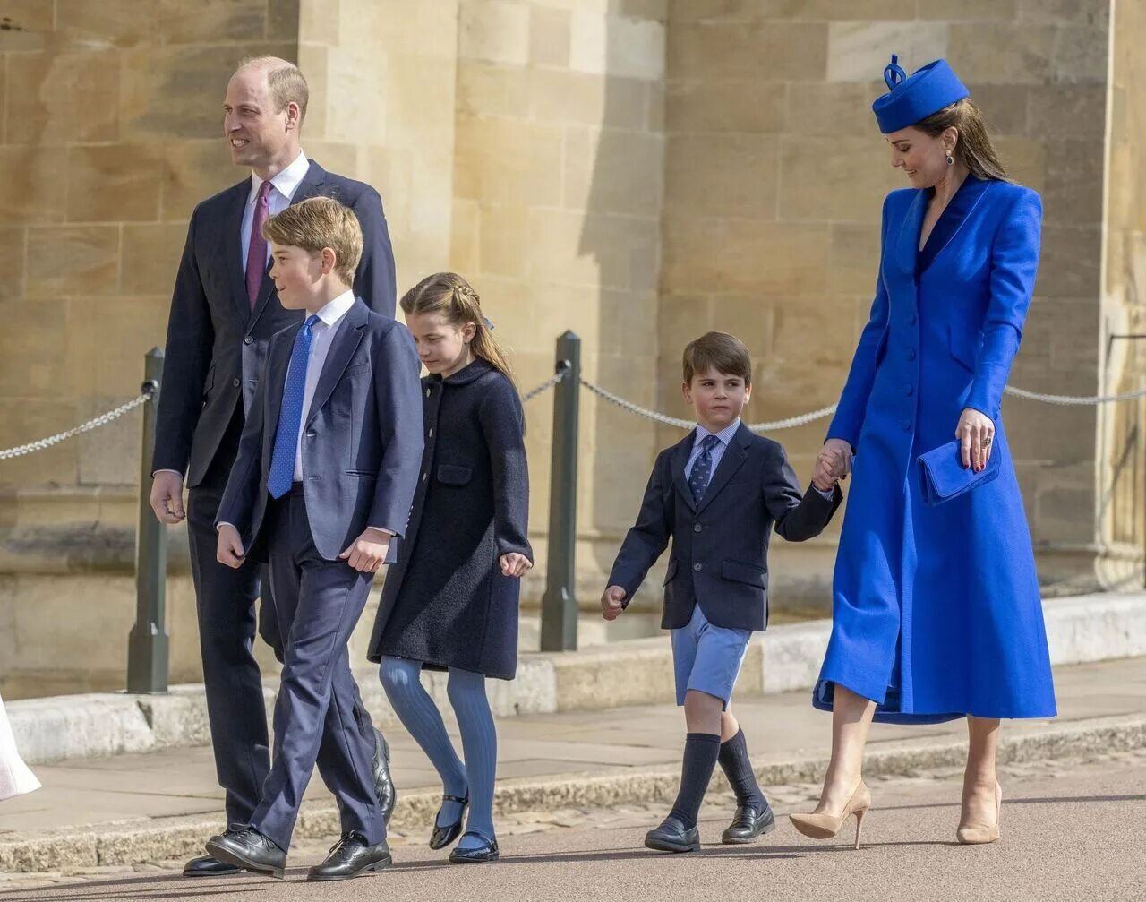 Дети Кейт Миддлтон и принца Уильяма. Кейт Миддлтон с детьми 2023. Кейт Миддлтон с детьми. Дети Кейт Миддлтон Луи.