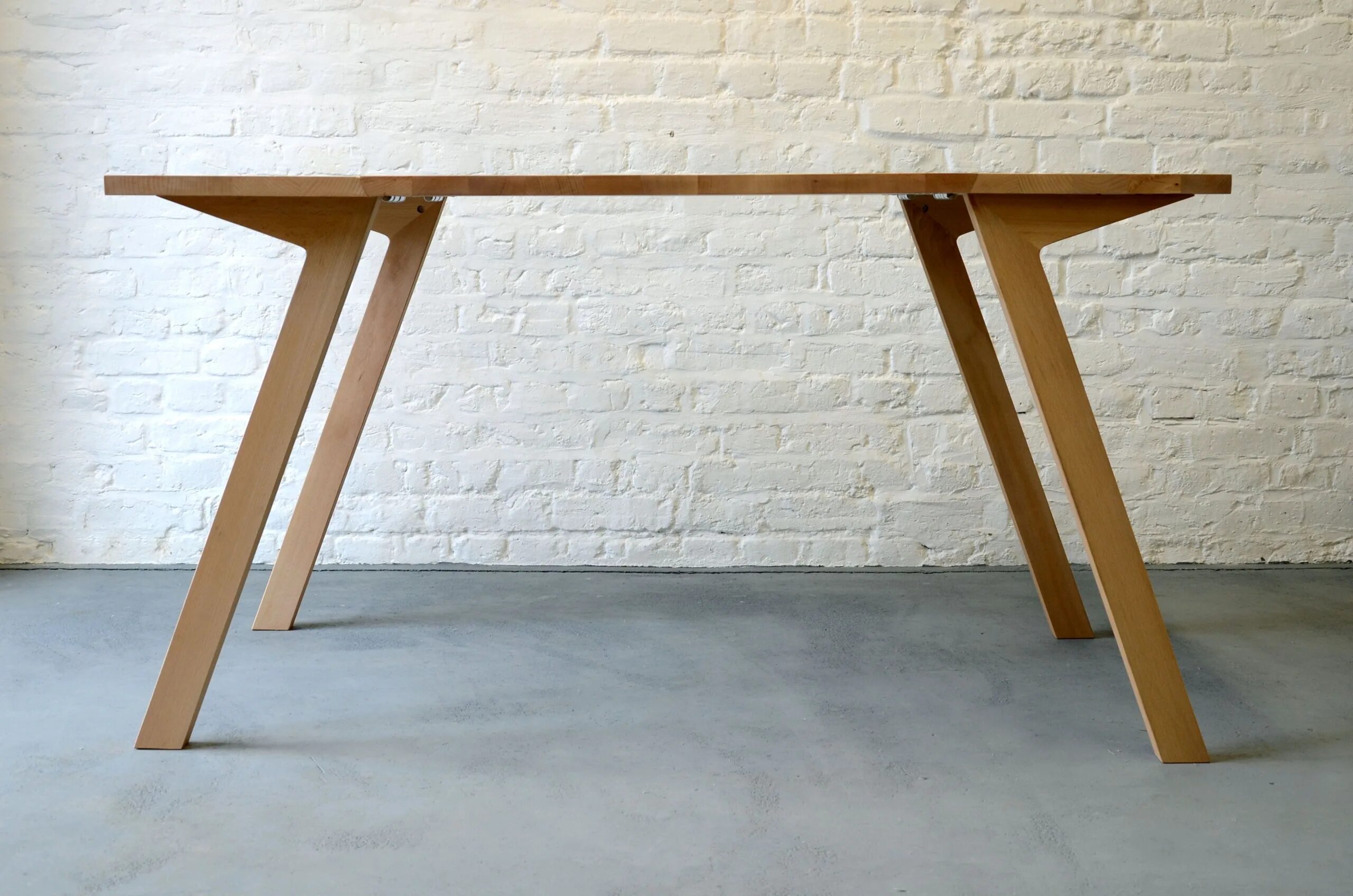 Стол трансформер styline орех. Стол трансформер дерево. Стол трансформер из массива дерева. Стол трансформер деревянный. Стол из деревянных реек.