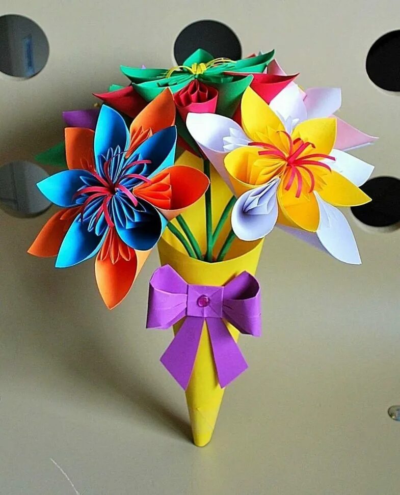 Поделка из цветной. Поделка цветы. Бумажный букет цветов. Объемная однерка из бумаги. Букет оригами.