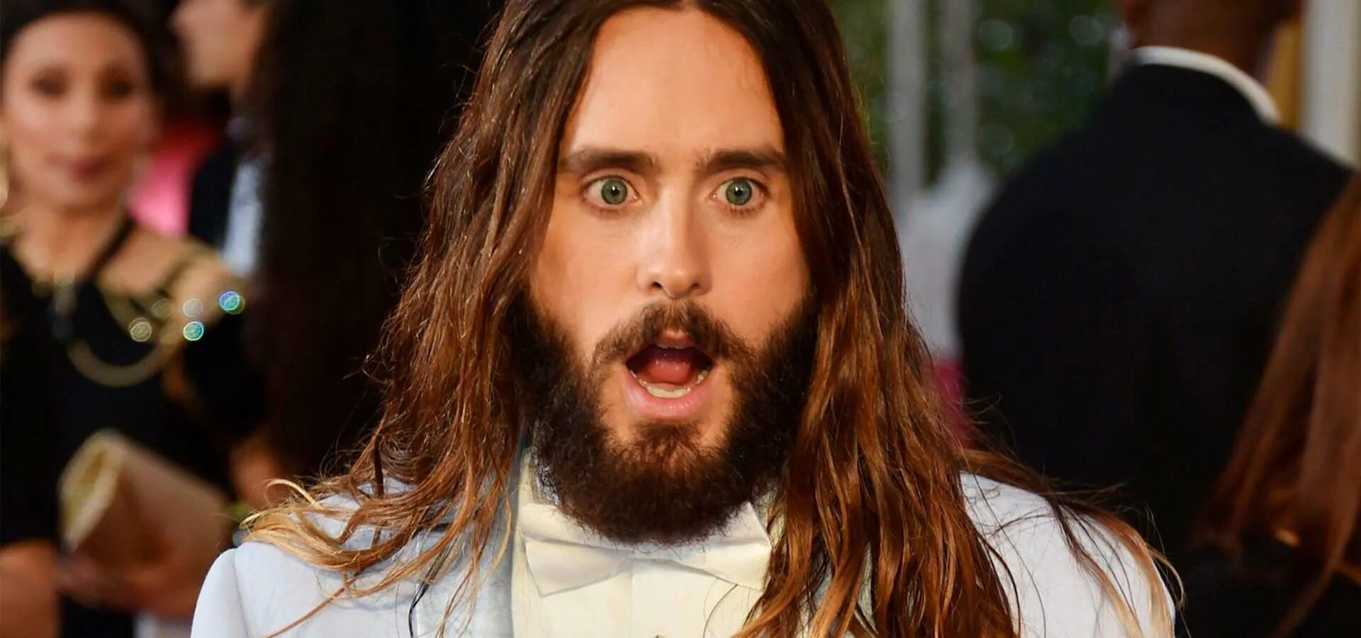 Девушка путешествует. Удивление ребенка. Дети лето очки. Радостные дети летом. Радостное удивление дети.