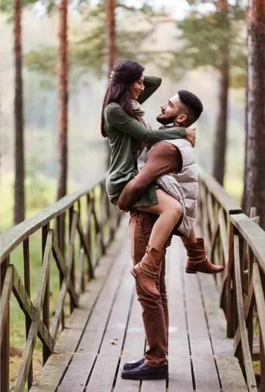 Съемка лав стори. Фотосессия пара на улице. Уличные фотосессии лав стори. Love story фотосессия в городе. Маскед лов орел