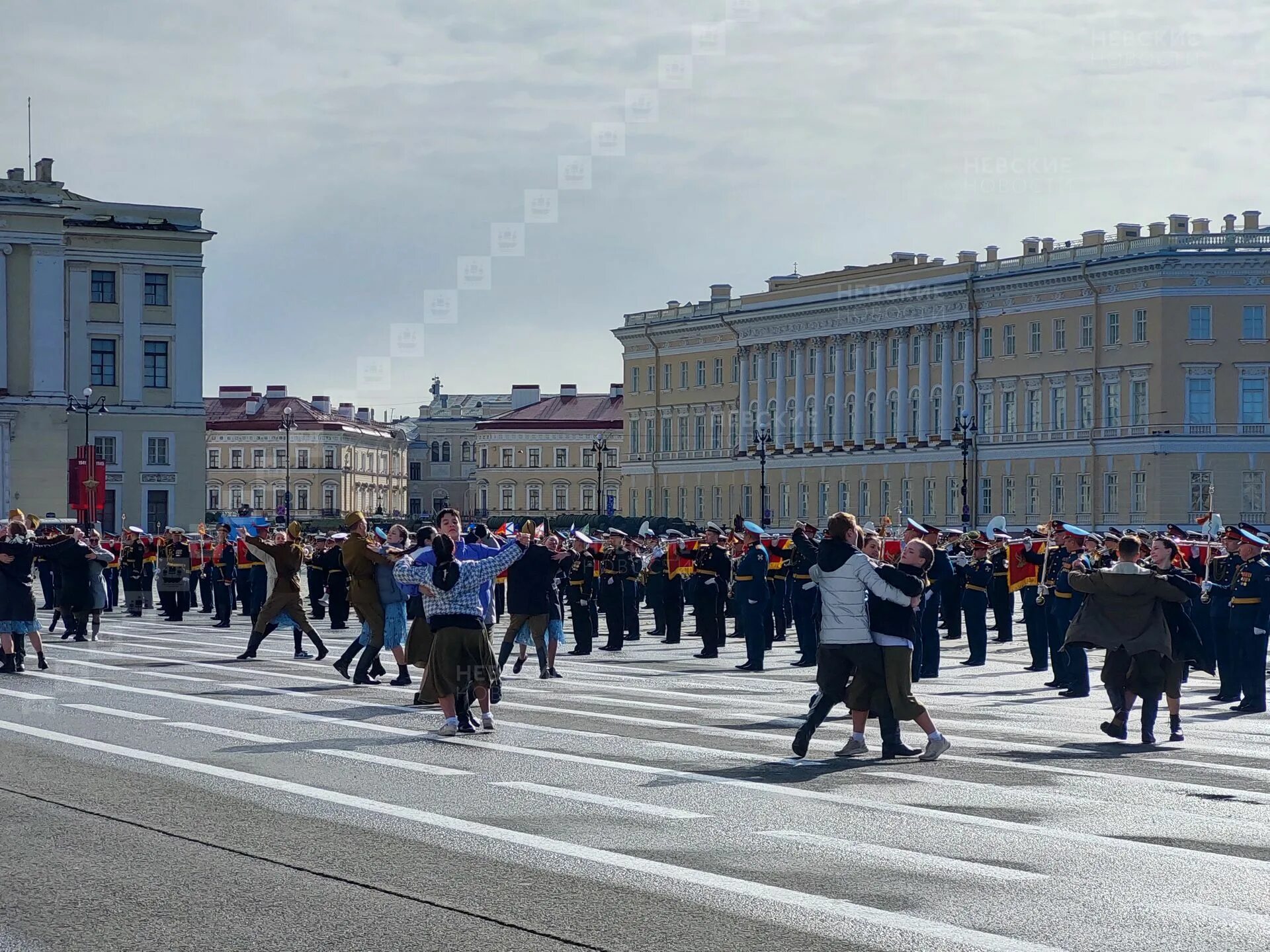 5 мая спб. Дворцовая площадь парад. Парад на Дворцовой площади 2023. Репетиция парада 2023 в Санкт-Петербурге. Парад Победы 2023 в СПБ.