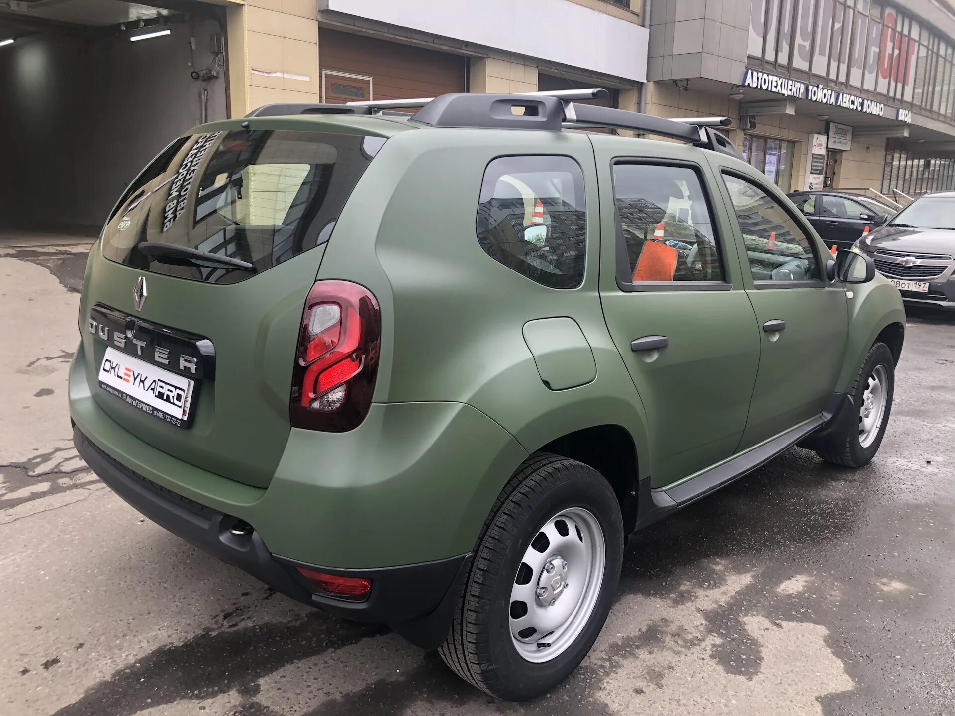 Renault Duster зеленый хаки. Renault Duster 2021 зеленый. Renault Duster зеленый металлик. Дастер Раптор хаки.