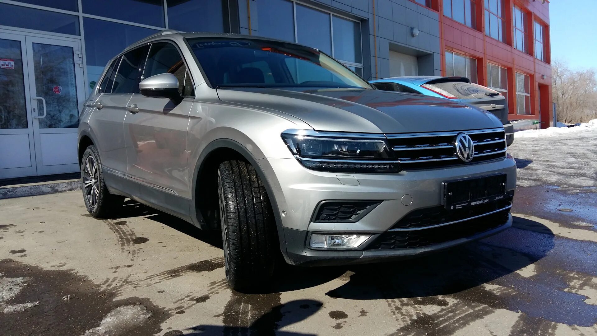 Tiguan 2017. Фольксваген Тигуан 2017 серый. VW Tiguan серый. Lead Grey Tiguan. Volkswagen tiguan привод