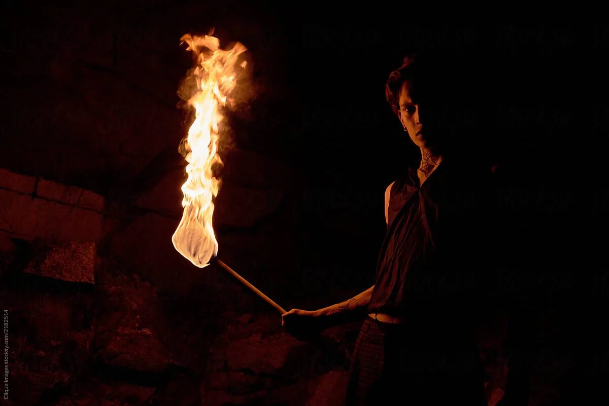 Torch split. Огненное лицо. перформанс огонь ветер. holding a torch. man with torch.