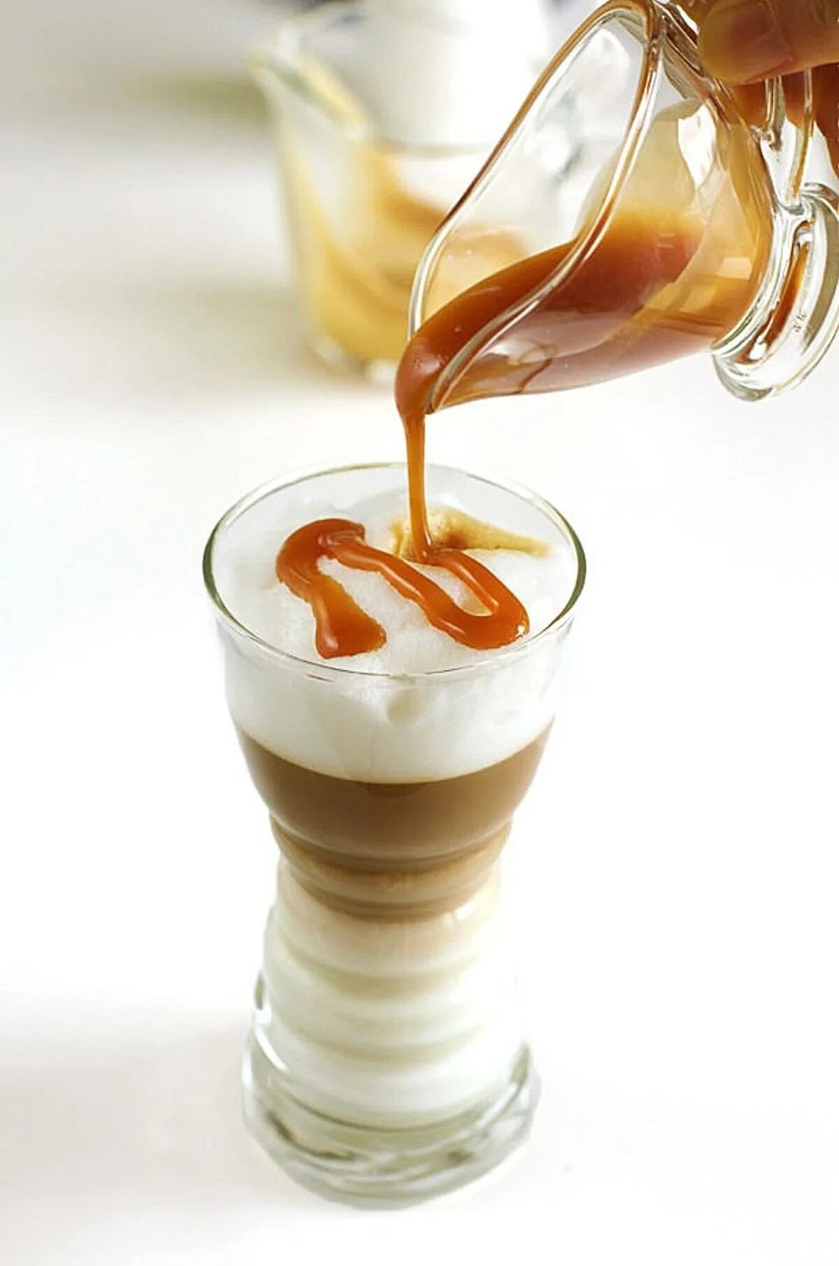 Кофе Latte Macchiato Карамельный. Латте макиато карамель. Кофейный напиток Caramel Macchiato. Карамельный айс латте. Карамельный раф