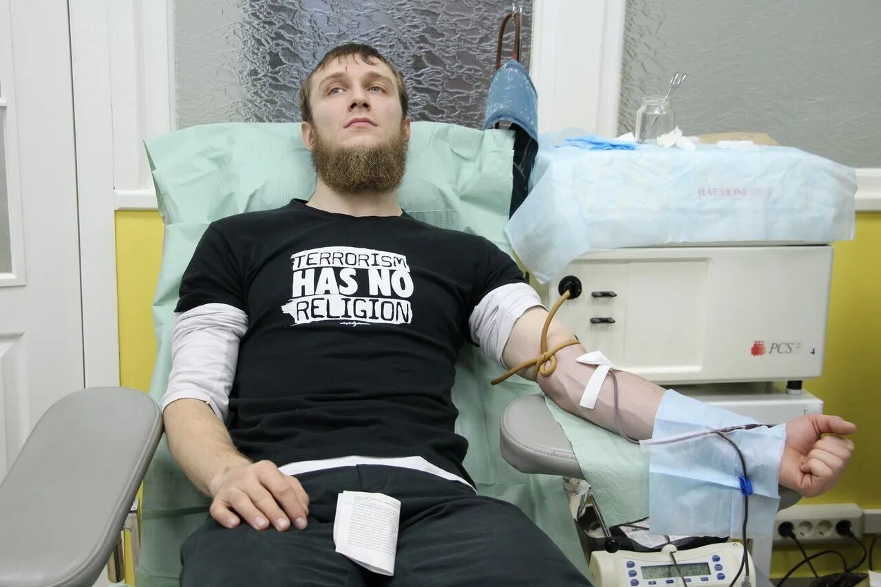 Русские мусульмане. Сдача крови фото Кавказ. Сдать кровь после теракта