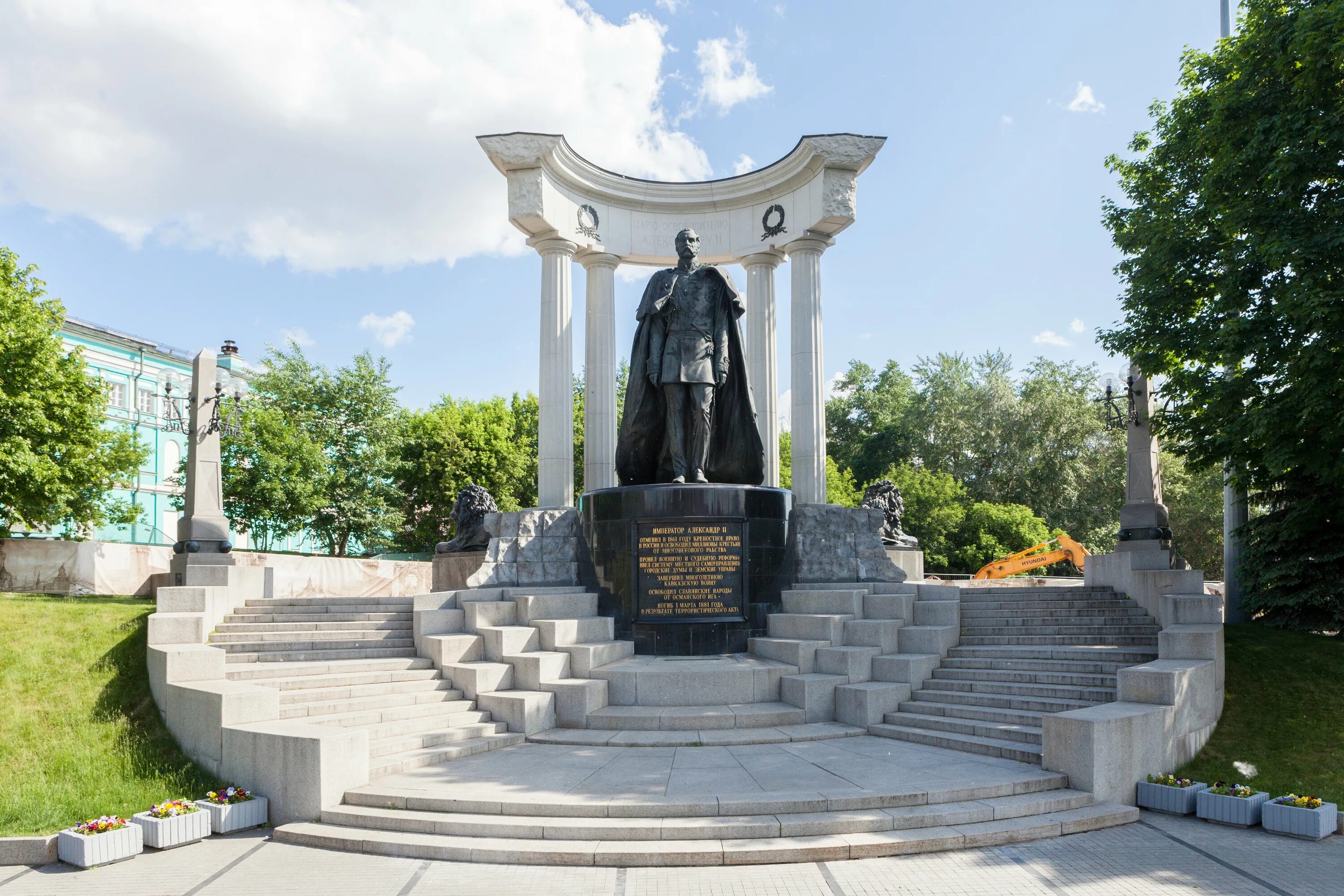 Памятник Александру 2 в Москве у храма Христа Спасителя. Памятник Александру 2 у храма Христа Спасителя. Памятник Александру II освободителю Москва. Памятник Александру II (Хельсинки). Памятник александру второй