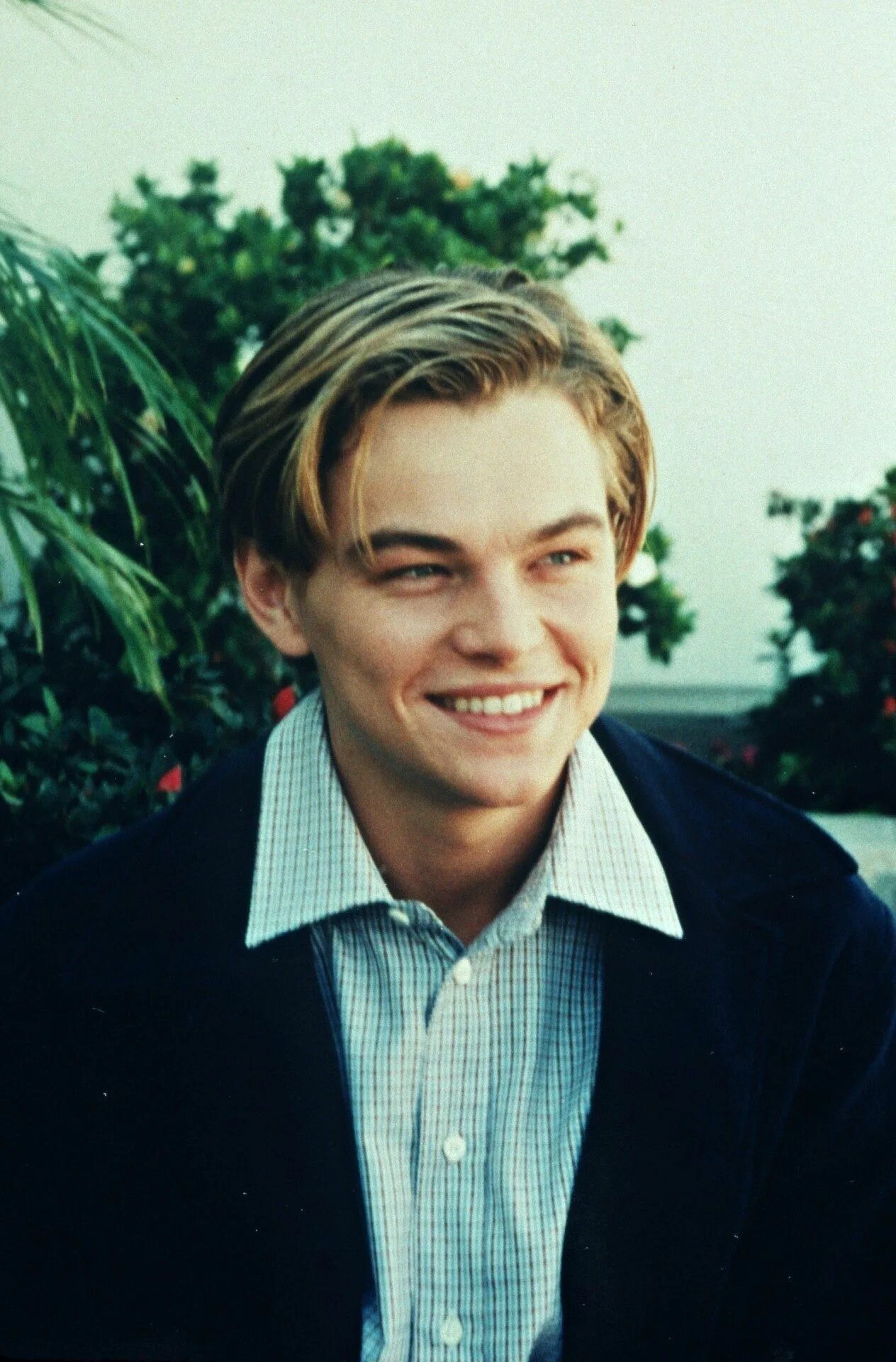 Young leonardo dicaprio. Леонардо ди Каприо в молодости. Леонардо ди Каприо молодой. Л̾е̾о̾н̾а̾р̾д̾о̾ Д̾И̾К̾А̾П̾Р̾И̾О̾ В̾ м̾о̾л̾о̾д̾о̾с̾т̾и̾. Леонардо ди Каприо в МО.