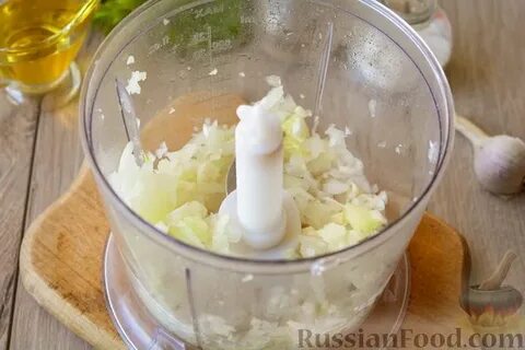 Блендером можно измельчить лук