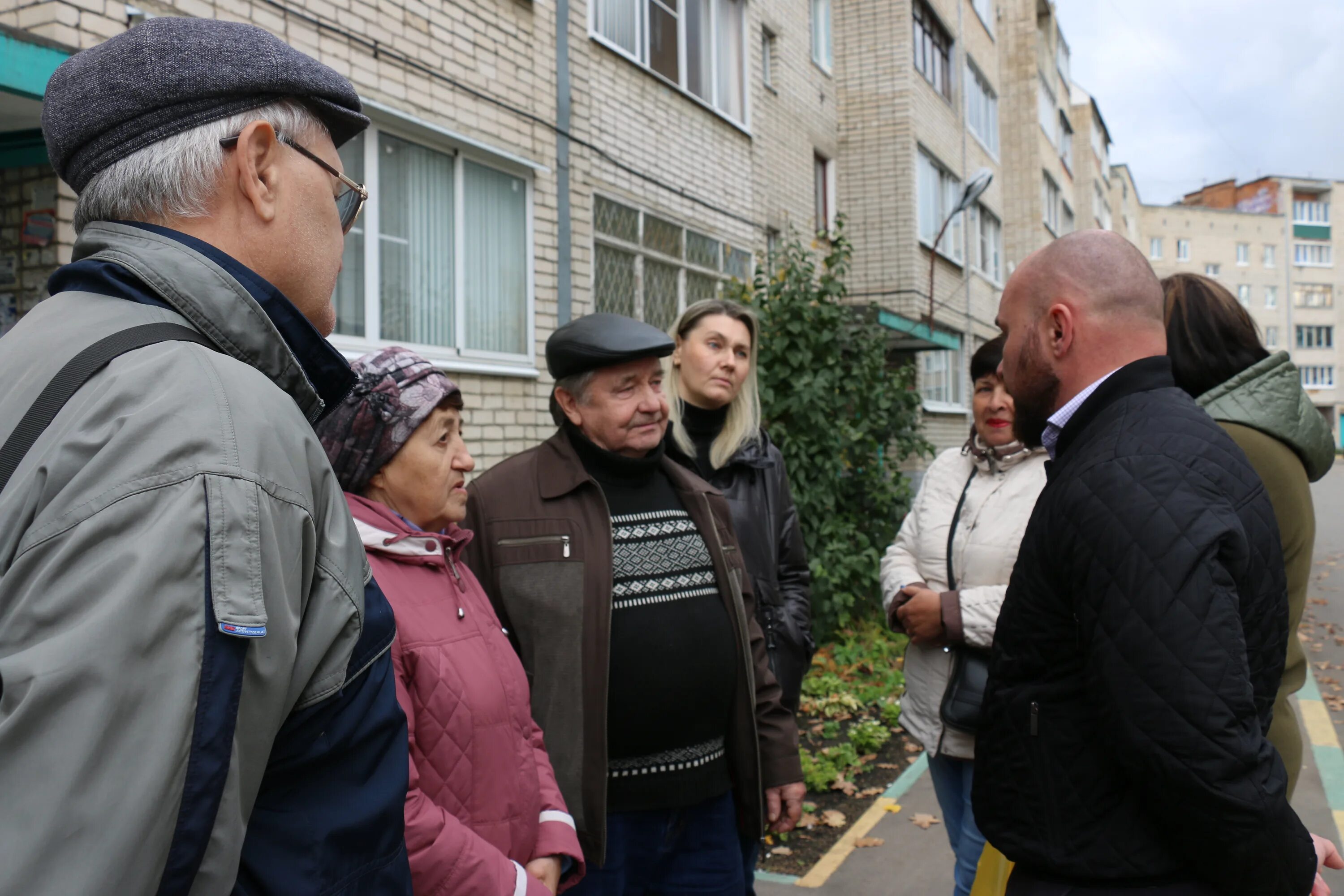 Новости орджоникидзе. Новомосковск 2014 улицы. Жители Алматы фото. Новомосковск 2014 фото.