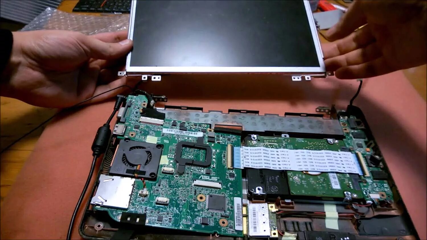 Сборка нетбука. Asus eee pc 1001pg. asus eee pc 1001px разобранный. разборка нетбука asus eee pc. asus eee pc 1001px разбор.