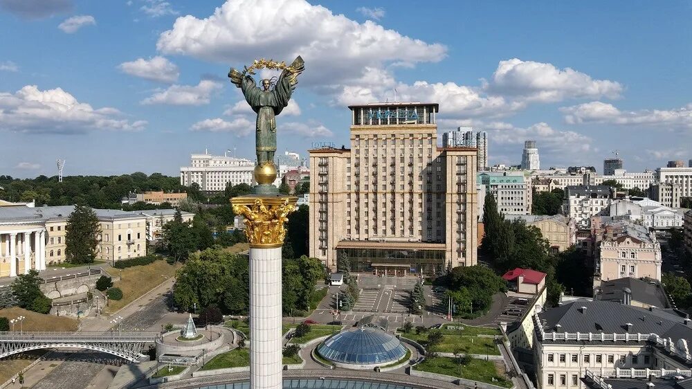 Площадь незалежности в киеве. Украинские город 5. Киев майдан независимости крещатик. Киев крещатик 2020. Украинские город 5.