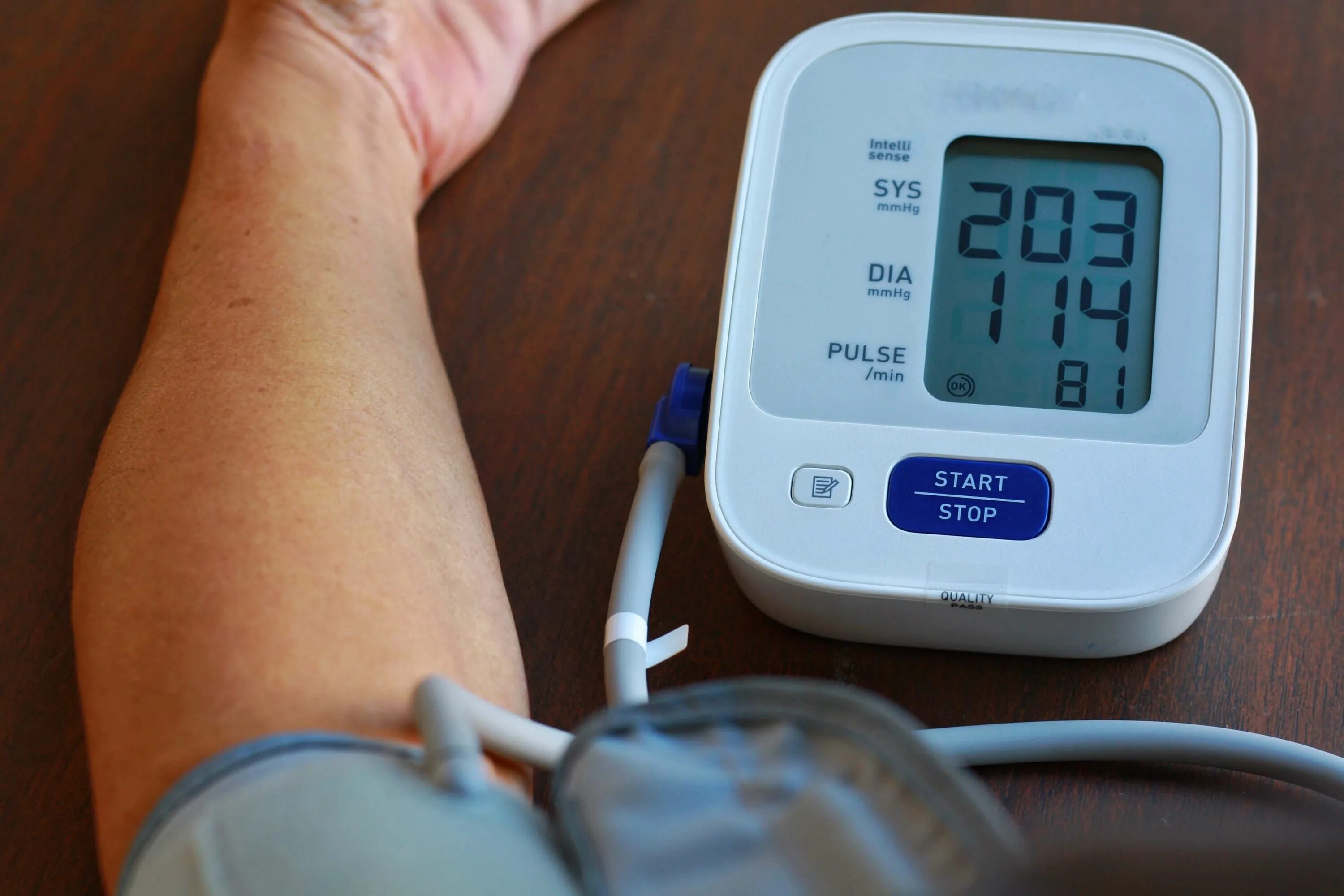 Diastolic Blood Pressure. Тонометр гипертония. Что такое sys и dia давление. And Medical давление. Высокое давление мочеиспускание