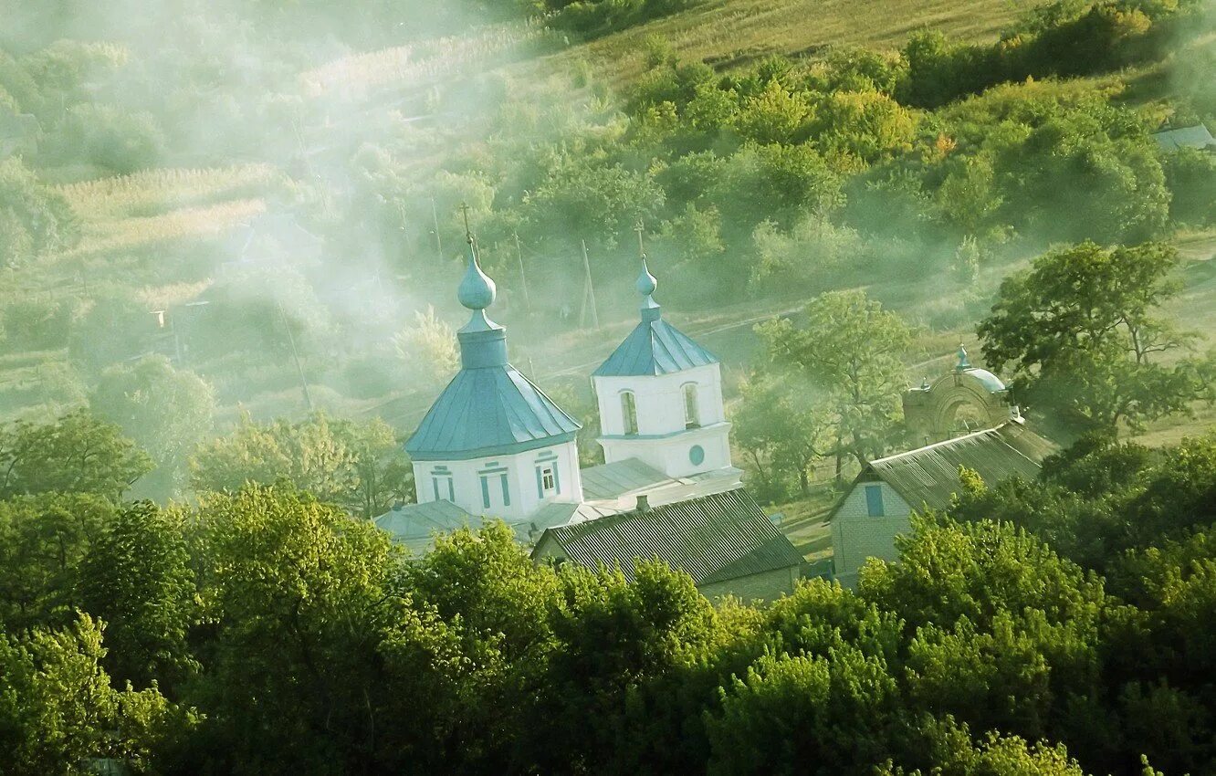 Православный рабочий стол. Церковь. Православный храм. Храм на фоне природы. Православный пейзаж.