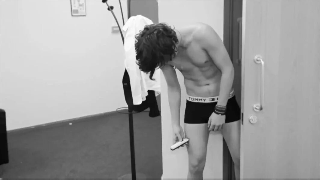 Жесткая порка попы. Harry Styles bulge. Harry Styles 2023.