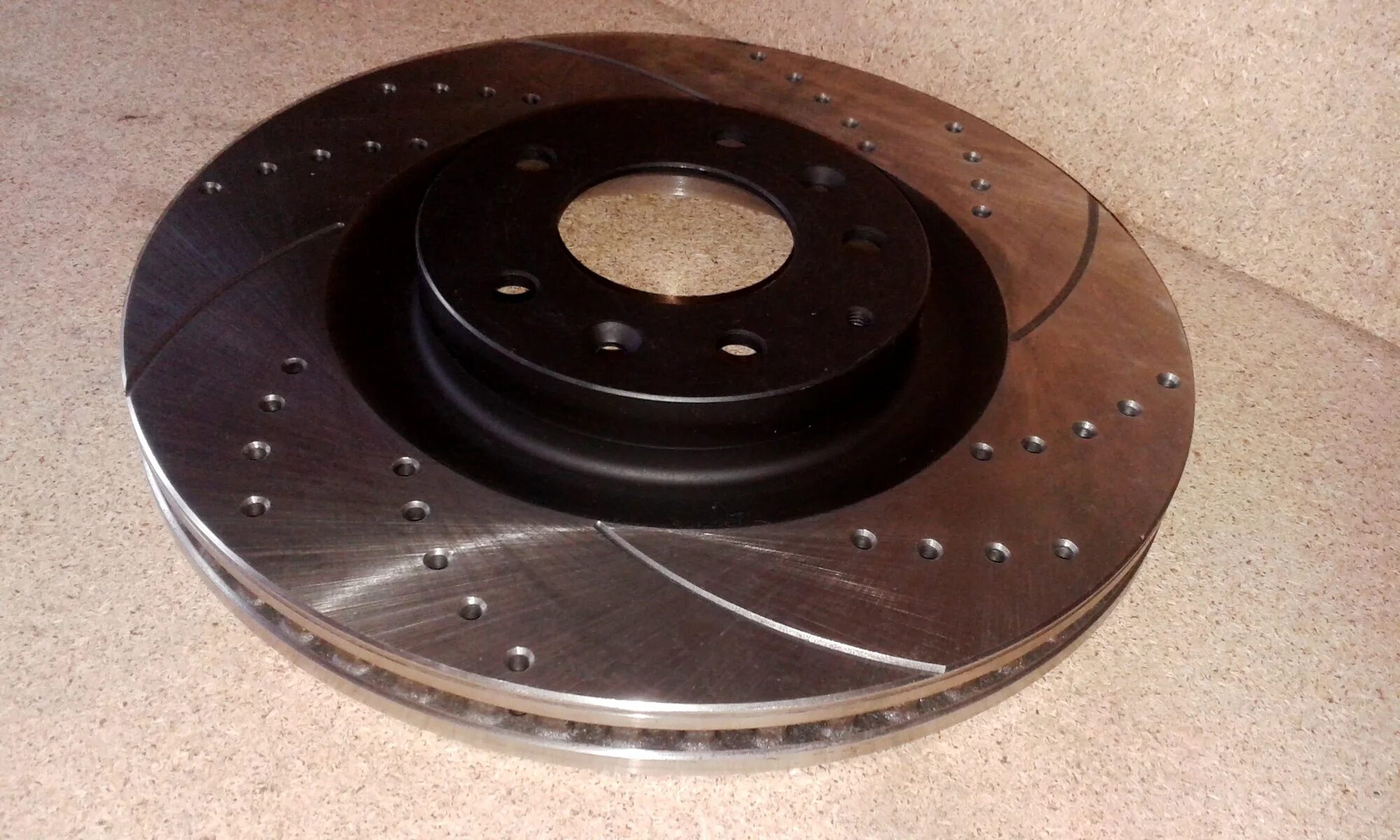 Купить диски тормозные вольво. Тормозные диски Вольво хс70. Перфорированные тормозные диски Вольво хс90. Тормозные диски для Вольво хс60 перфорированные. Диски тормозные Вольво xc60 2012.