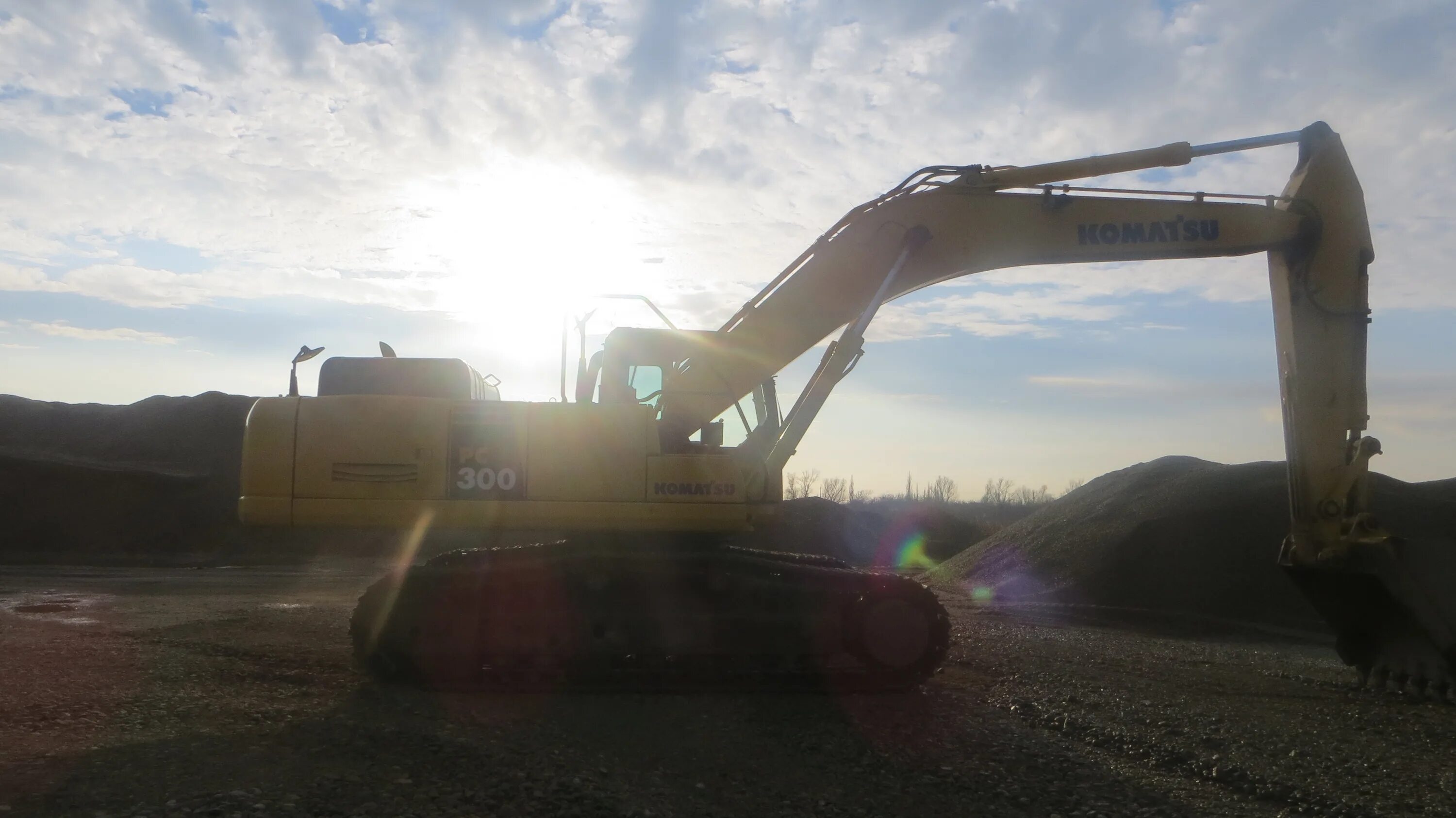 Komatsu ps300. Экскаватор komatsu 300. Гусеничный экскаватор komatsu pc300. Экскаватор komatsu 300. Габариты экскаватора комацу pc300.