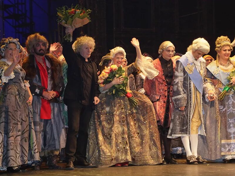 Спектакли музкомедии екатеринбург. Театр музыкальной комедии екатеринбург мертвые души. Музыкальная комедия екб мертвые души. Тетушка чарли спектакль. Музыкальная комедия екб мертвые души.