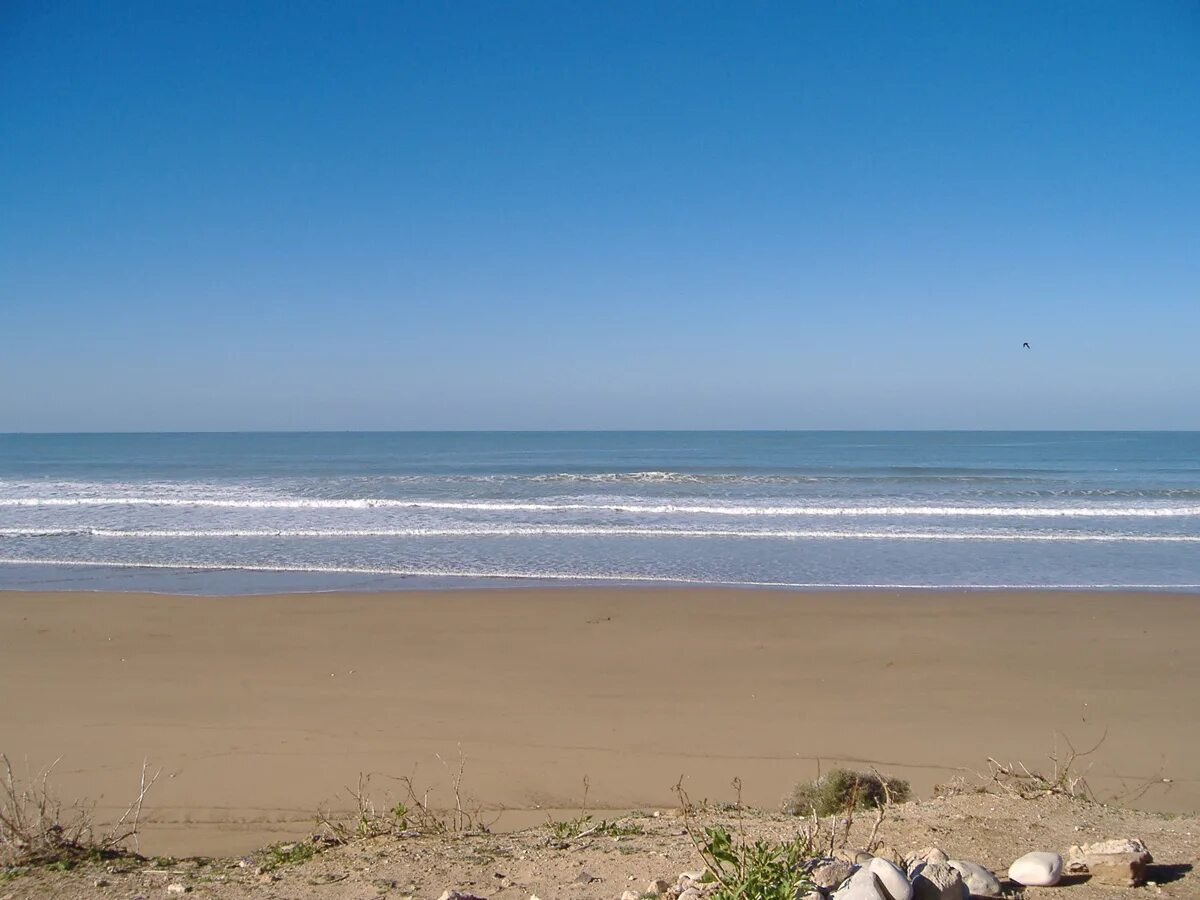 Марокко средиземное море. Побережье агадир марокко. Адриатическое море фото загрязненной. Море отступило от берегов марокко. Марокко пляжи атлантическом побережье.