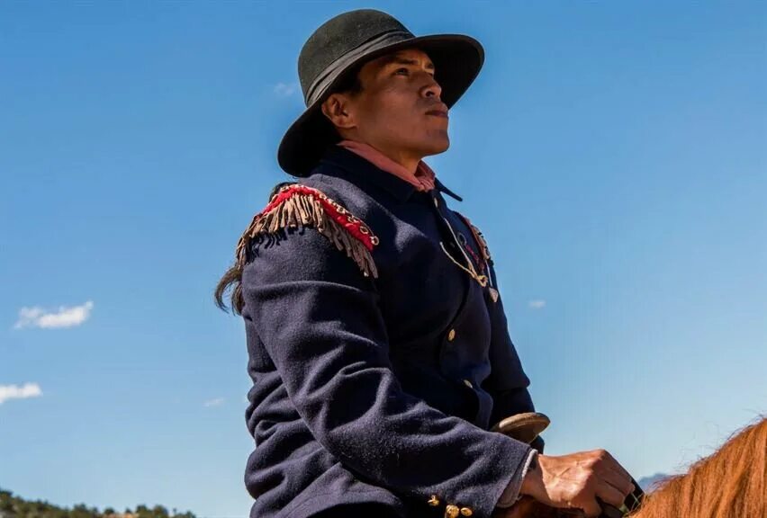 женщина идущая впереди 2017. женщина идущая впереди 2017. женщина идущая впереди 2017. женщина идущая впереди 2017. женщина идущая впереди кадры.