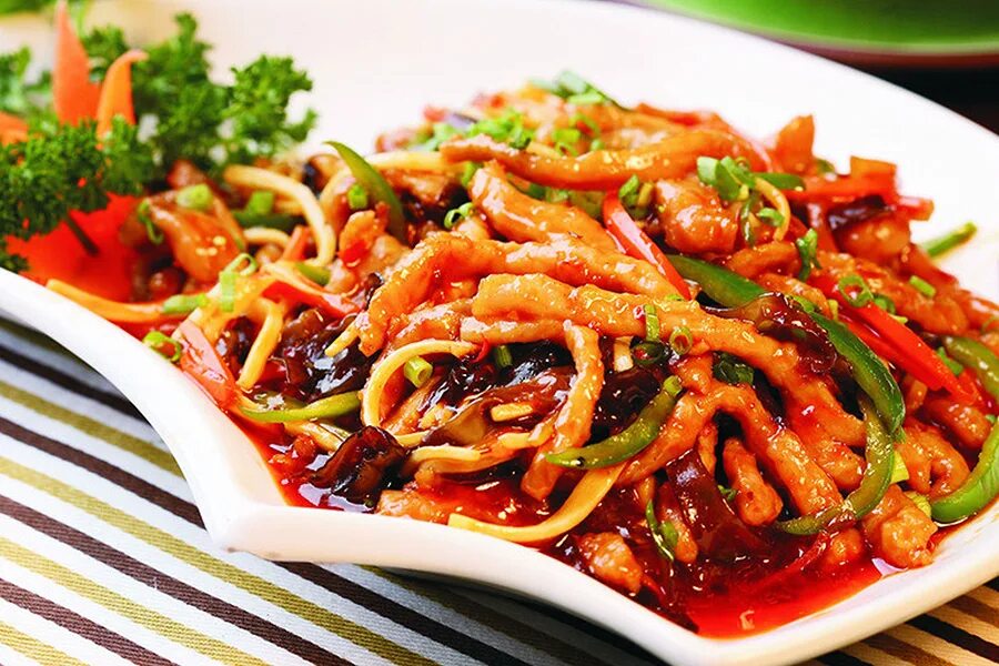 Китайский рецепт веревочек. Мясо веревочкой по-китайски. Юйсян жоусы. Веревочка китайское блюдо. Веревочка китайское блюдо.