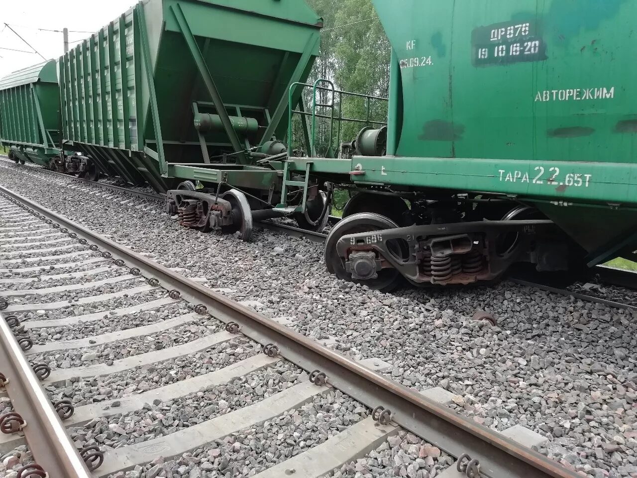 Сход станция соликамск 2022 жд вагона. Семь вагона. Семь вагона. Семь вагона. Николаевский вагон.