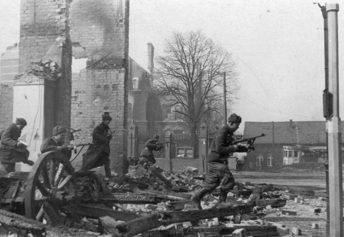 Штурм кенигсберга 1945. Кенигсберг 1945. Башня врангель кенигсберг. 10 апреля 1945. Штурм кенигсберга 1945.