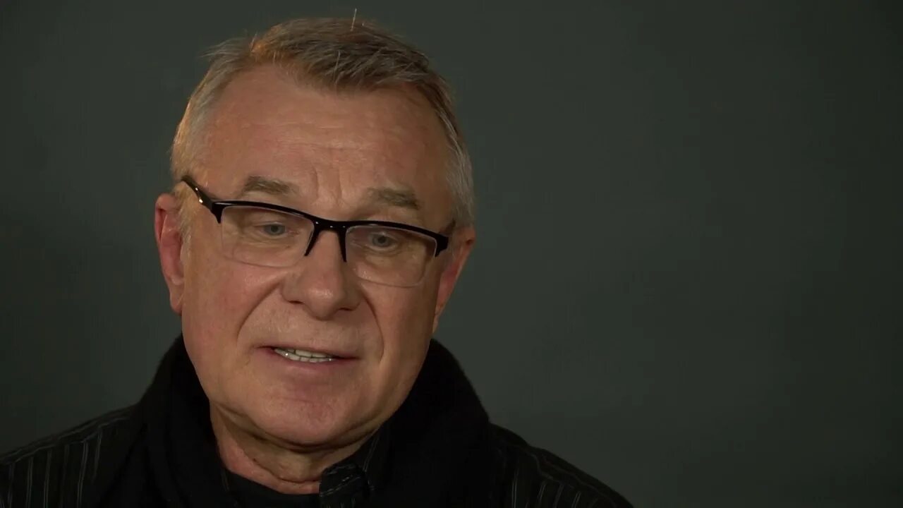 Российский скульптор, автор станковой композиции "Время идёт", портрета "Актриса
