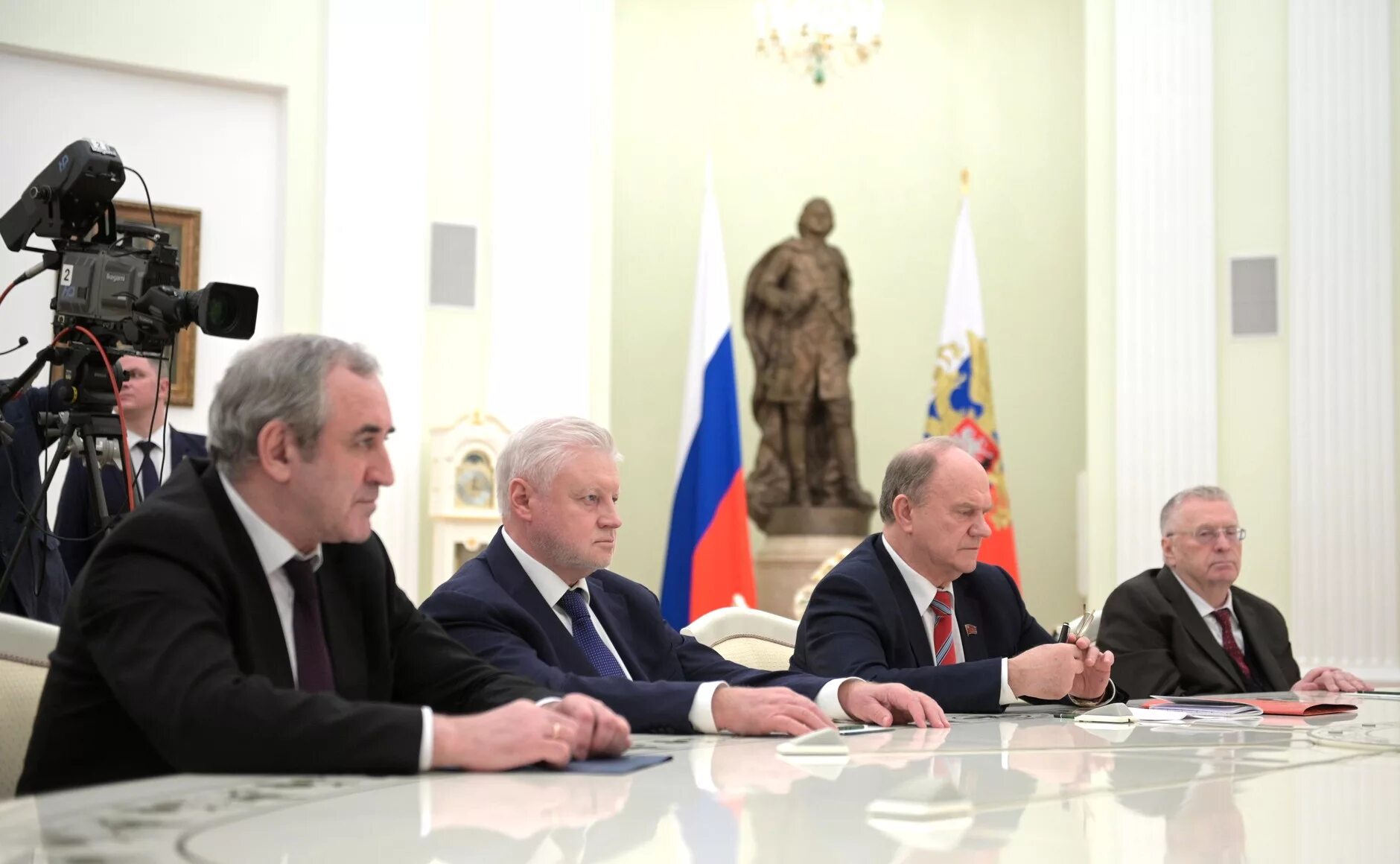 Встреча в госдуме. Миронов Зюганов Жириновский Неверов.