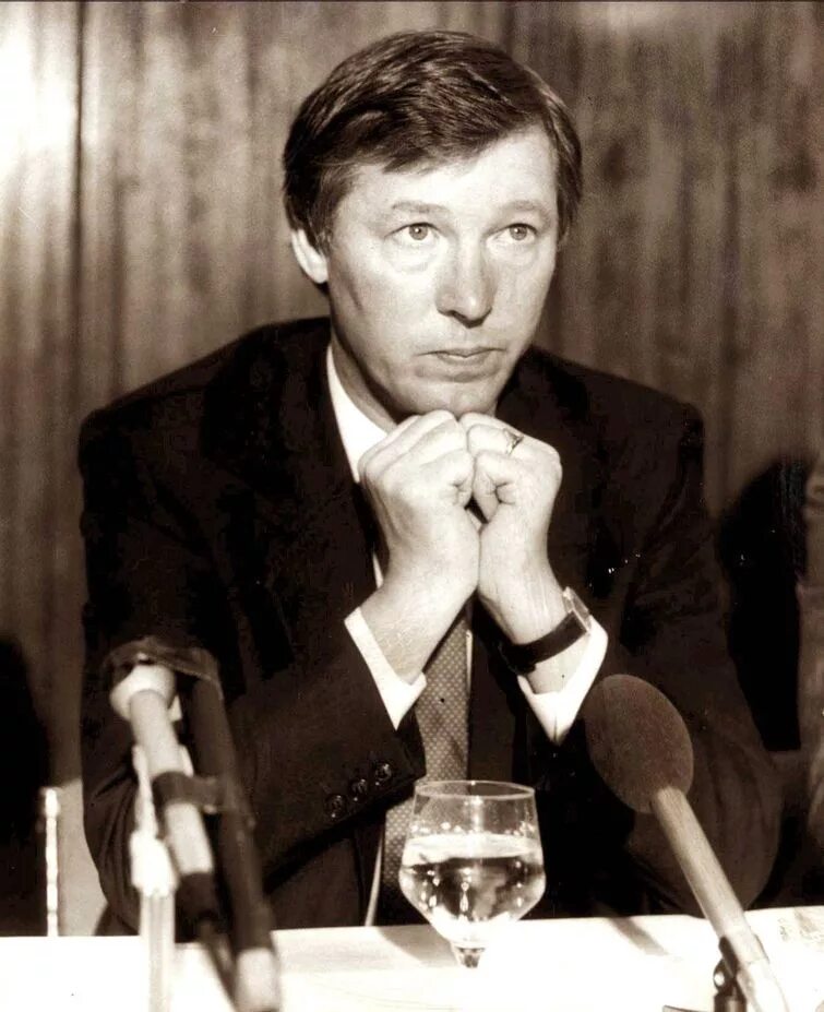 Алекс фергюсон 1986. Сэр алекс фергюсон и манчестер юнайтед. Алекс фергюсон в молодости. Алекс фергюсон в молодости. Фергюсон в молодости.
