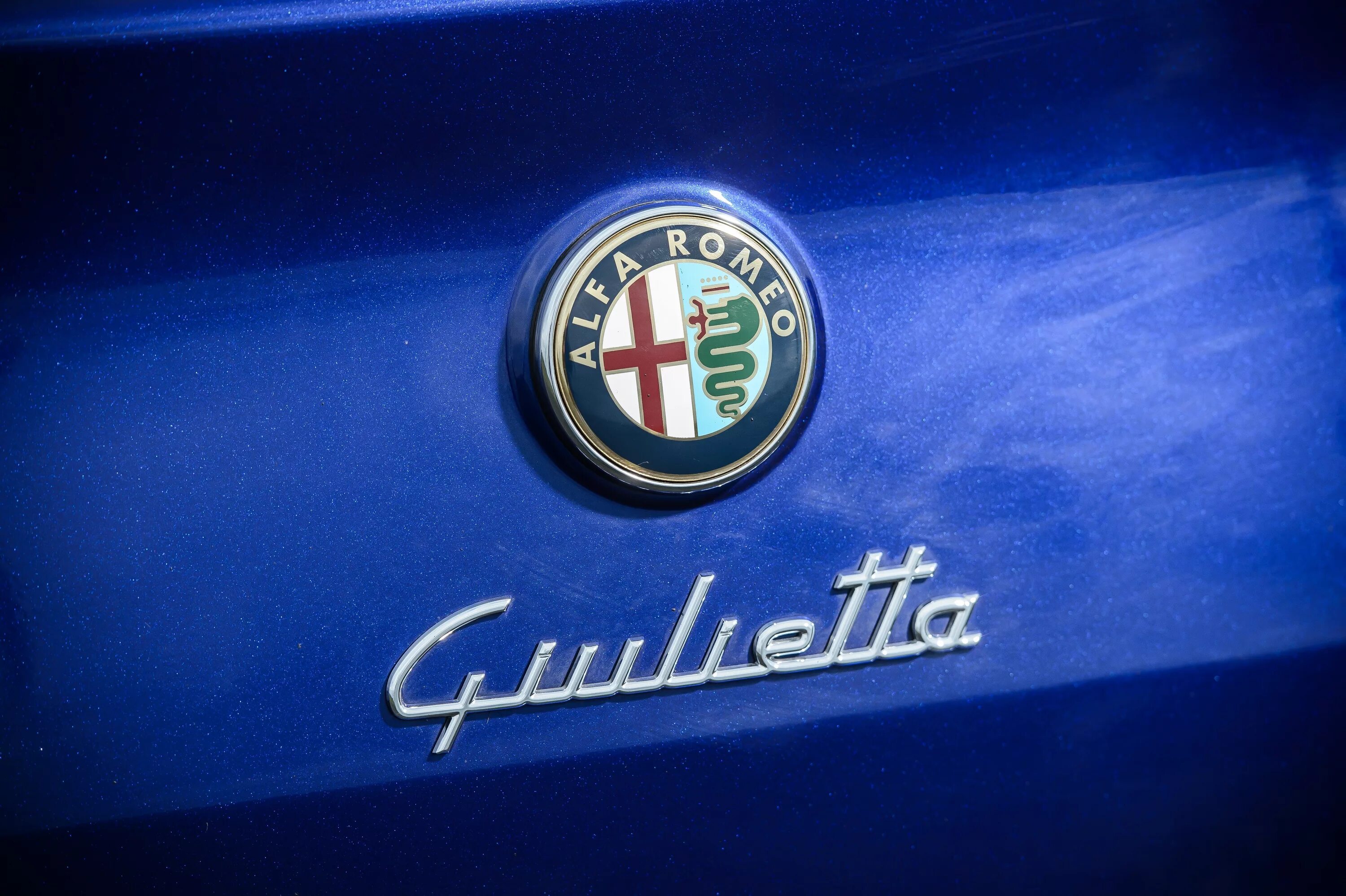 Знак альфа ромео. Alfa Romeo. Alfa Romeo эмблема. Alfa Romeo Giulietta logo. Альфа Ромео лого.