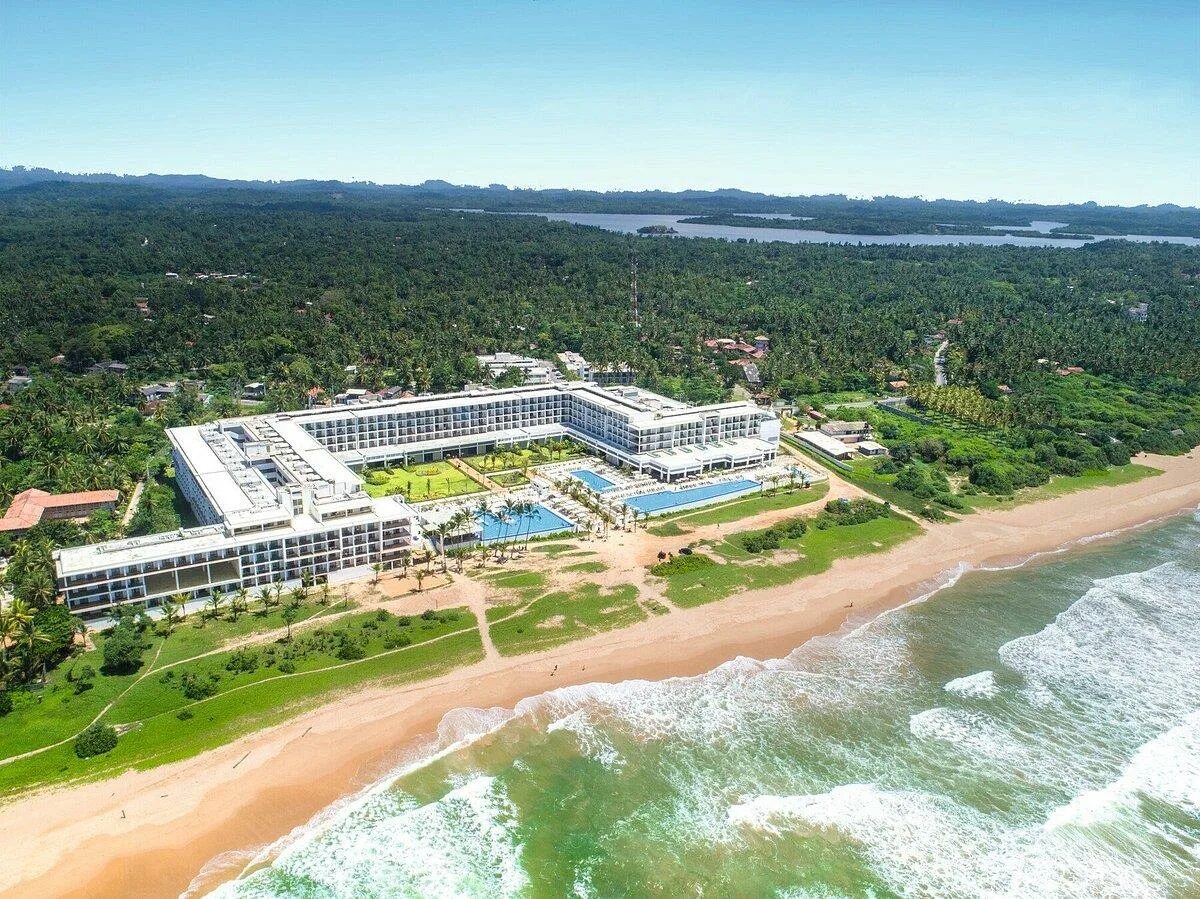 Отель риу шри. Riu Hotel & Resort 5*Шри-Ланка. Отель Riu Sri Lanka. Riu Sri Lanka Ahungalla 5*. Hotel Riu Sri Lanka 5 отель.