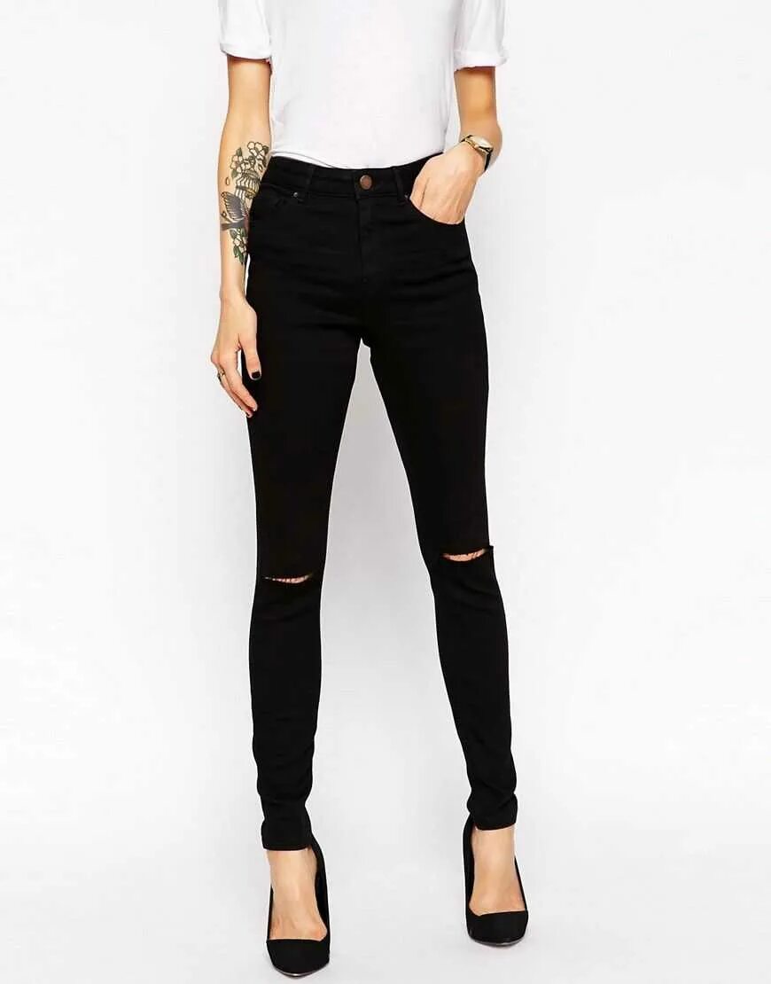 Лучшие черные джинсы. Черные узкие джинсы. Черные джинсы с прорезями. Черные рваные джинсы женские. Чёрные узкие джинсы женские.